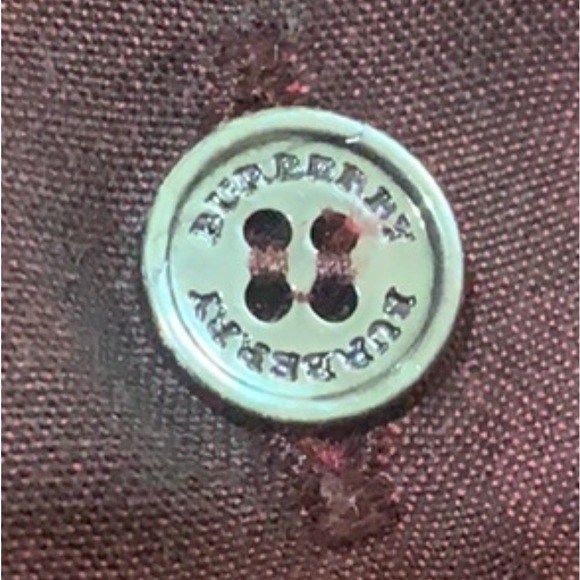 Burberry size XL but it’s more like Size M or L definitely not an XL Authentic - Picture 4 of 4